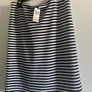 Black and White Skirt Waist 17 +24 Long